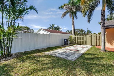 House in Homestead, Florida 3 bedrooms, 100.8 sq.m. № 2036414 - photo 25