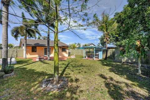 House in Homestead, Florida 3 bedrooms, 100.8 sq.m. № 2036414 - photo 26