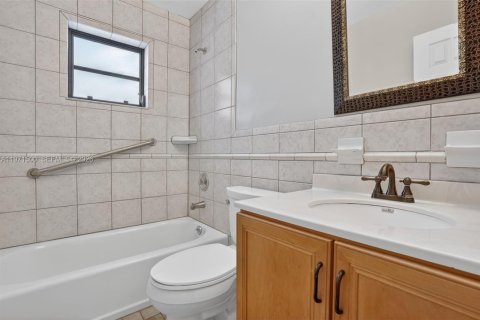 House in Homestead, Florida 3 bedrooms, 100.8 sq.m. № 2036414 - photo 22