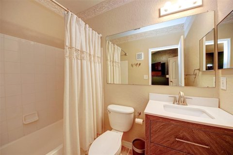 Condo in Kissimmee, Florida, 2 bedrooms  № 1718037 - photo 17