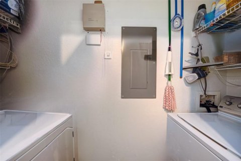 Condo in Kissimmee, Florida, 2 bedrooms  № 1718037 - photo 18