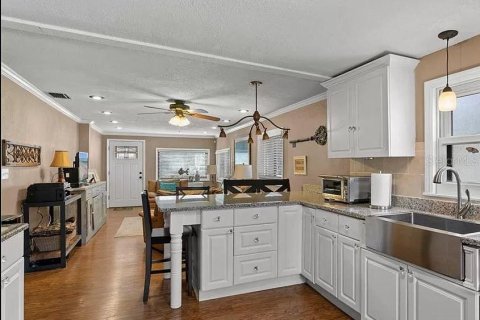 House in Dunedin, Florida 2 bedrooms, 102.19 sq.m. № 1899067 - photo 5