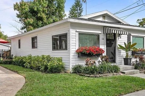 House in Dunedin, Florida 2 bedrooms, 102.19 sq.m. № 1899067 - photo 1