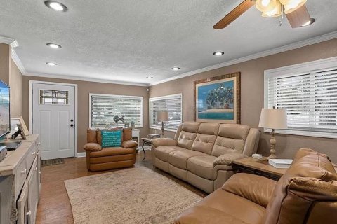 House in Dunedin, Florida 2 bedrooms, 102.19 sq.m. № 1899067 - photo 3