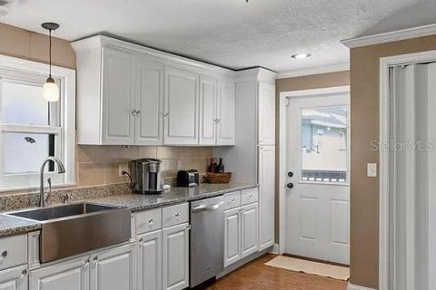 House in Dunedin, Florida 2 bedrooms, 102.19 sq.m. № 1899067 - photo 6