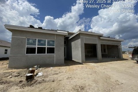 House in Wesley Chapel, Florida 3 bedrooms, 259.01 sq.m. № 1690675 - photo 2