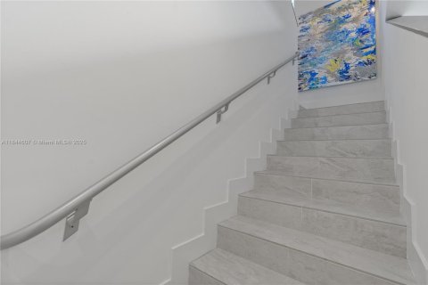 Immobilier commercial à vendre à Miami, Floride: 464.51 m2 № 1940306 - photo 11