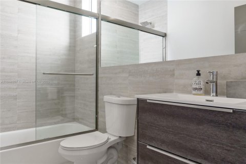 Immobilier commercial à vendre à Miami, Floride: 464.51 m2 № 1940306 - photo 5