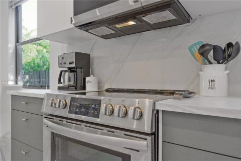 Immobilier commercial à vendre à Miami, Floride: 464.51 m2 № 1940306 - photo 14