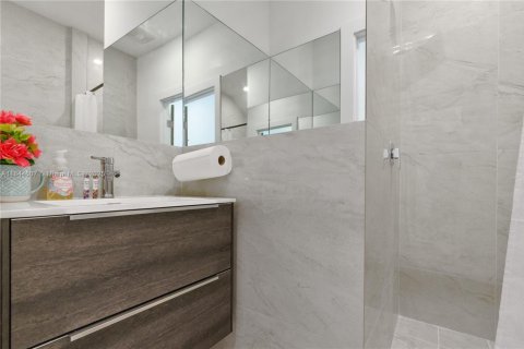 Immobilier commercial à vendre à Miami, Floride: 464.51 m2 № 1940306 - photo 12