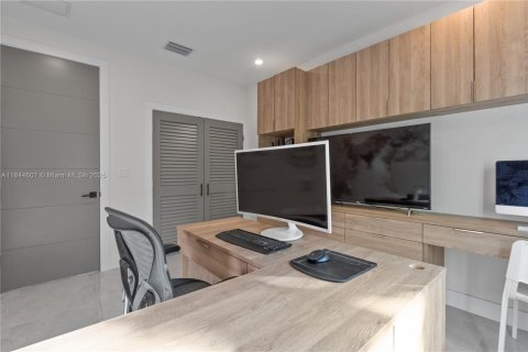 Immobilier commercial à vendre à Miami, Floride: 464.51 m2 № 1940306 - photo 27