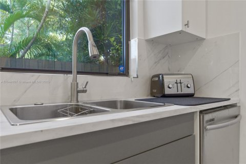 Immobilier commercial à vendre à Miami, Floride: 464.51 m2 № 1940306 - photo 13