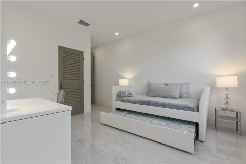 Immobilier commercial à vendre à Miami, Floride: 464.51 m2 № 1940306 - photo 6