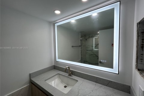 Condo in Key Biscayne, Florida, 2 bedrooms № 1988873 - photo 19