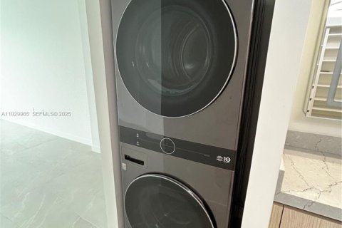 Condo in Key Biscayne, Florida, 2 bedrooms № 1988873 - photo 13