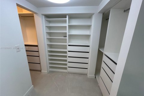 Condo in Key Biscayne, Florida, 2 bedrooms № 1988873 - photo 11