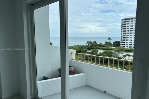 Condo in Key Biscayne, Florida, 2 bedrooms № 1988873 - photo 14