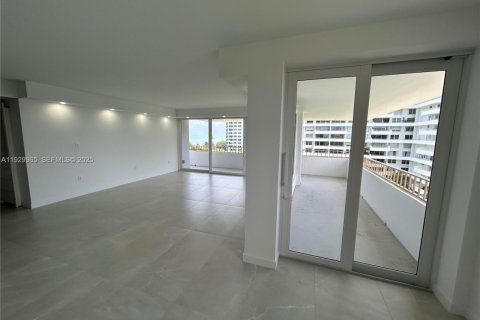 Condo in Key Biscayne, Florida, 2 bedrooms № 1988873 - photo 7