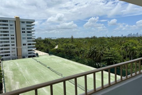 Condo in Key Biscayne, Florida, 2 bedrooms № 1988873 - photo 24