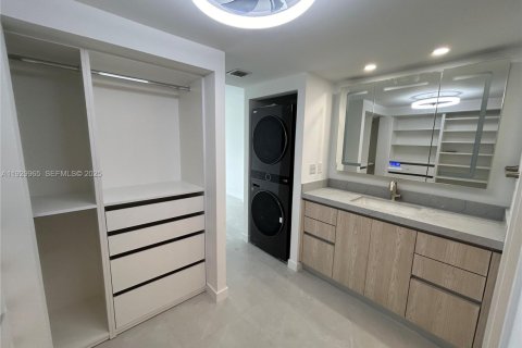 Condo in Key Biscayne, Florida, 2 bedrooms № 1988873 - photo 10