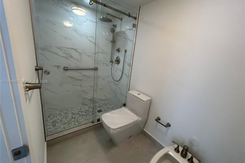 Condo in Key Biscayne, Florida, 2 bedrooms № 1988873 - photo 12