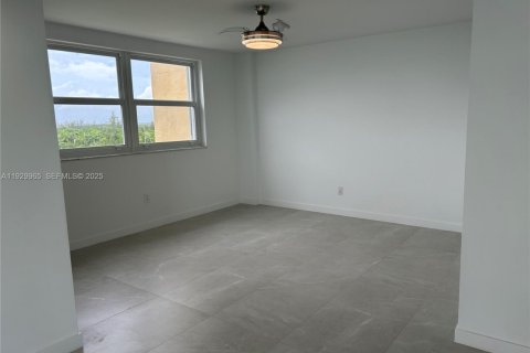 Condo in Key Biscayne, Florida, 2 bedrooms № 1988873 - photo 6