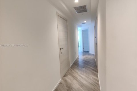 Condo in Miami, Florida, 2 bedrooms  № 1874754 - photo 8