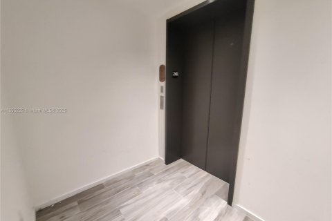 Condo in Miami, Florida, 2 bedrooms  № 1874754 - photo 6