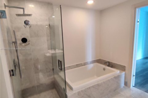 Condo in Miami, Florida, 2 bedrooms  № 1874754 - photo 16