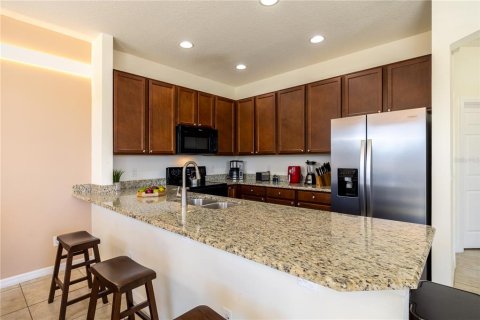 Townhouse in Kissimmee, Florida 4 bedrooms, 177.16 sq.m. № 1720885 - photo 5