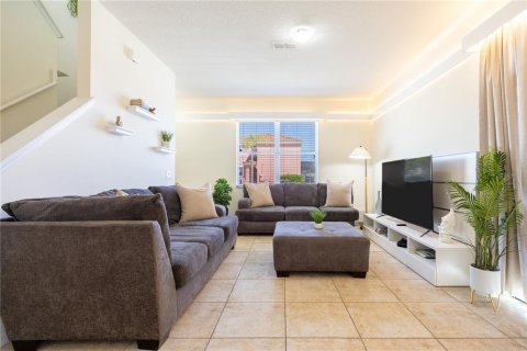 Townhouse in Kissimmee, Florida 4 bedrooms, 177.16 sq.m. № 1720885 - photo 3