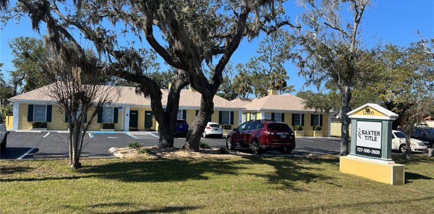 Propiedad comercial en Largo, Florida № 1657286