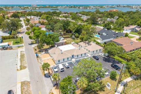 Commercial property in Largo, Florida № 1657286 - photo 13