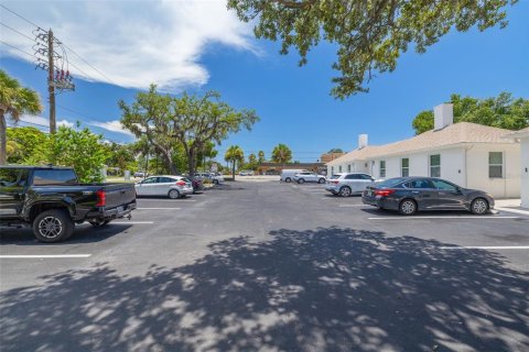 Commercial property in Largo, Florida № 1657286 - photo 5
