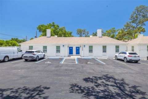 Commercial property in Largo, Florida № 1657286 - photo 4