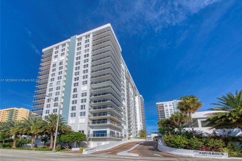 Condo à Hollywood, Floride, 2 chambres  № 2186685