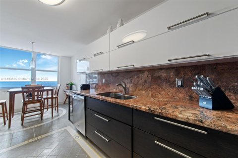 Copropriété à vendre à Hollywood, Floride: 2 chambres, 173.54 m2 № 2186685 - photo 7