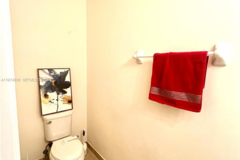 Купить таунхаус в Хайалиа, Флорида 3 спальни, 154.96м2, № 2033702 - фото 12