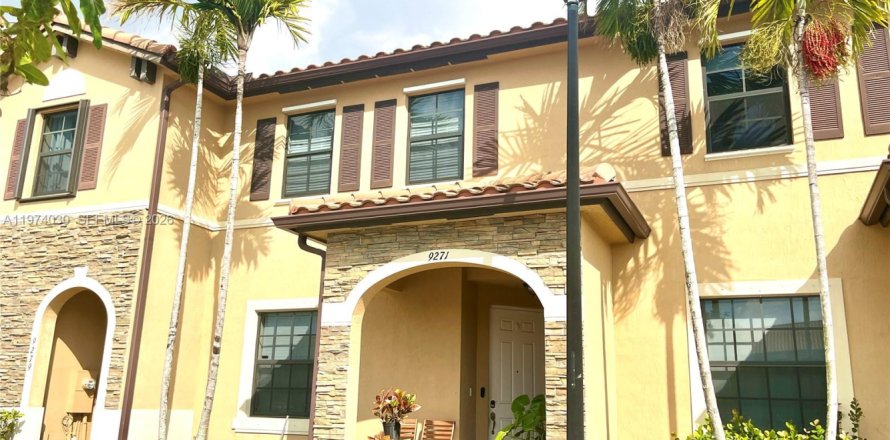 Таунхаус в Хайалиа, Флорида 3 спальни, 154.96м2 № 2033702