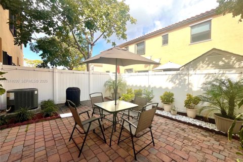 Купить таунхаус в Хайалиа, Флорида 3 спальни, 154.96м2, № 2033702 - фото 26