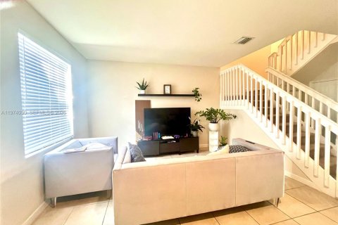 Купить таунхаус в Хайалиа, Флорида 3 спальни, 154.96м2, № 2033702 - фото 3