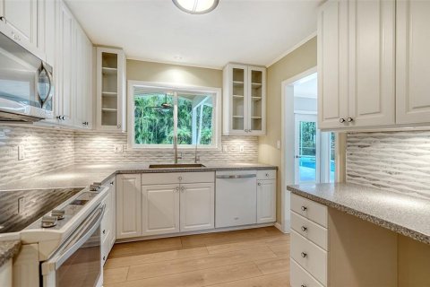 Купить виллу или дом в Сарасота, Флорида 5 комнат, 200.67м2, № 1902160 - фото 16