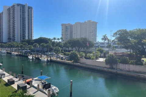 Condo in Miami, Florida, 2 bedrooms № 1968152 - photo 28