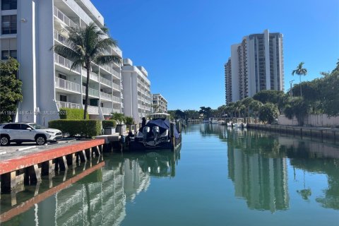 Condo in Miami, Florida, 2 bedrooms № 1968152 - photo 30