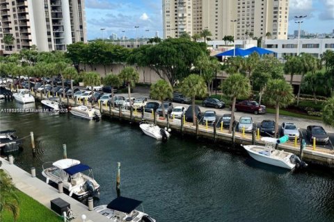 Condo in Miami, Florida, 2 bedrooms № 1968152 - photo 24