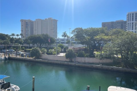 Condo in Miami, Florida, 2 bedrooms № 1968152 - photo 29