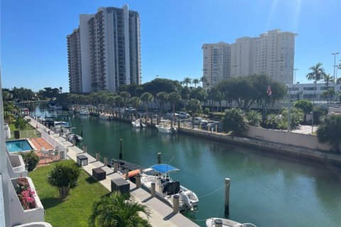 Condo in Miami, Florida, 2 bedrooms № 1968152 - photo 27
