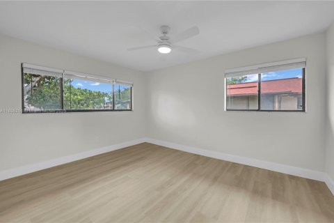 Снять в аренду кондоминиум в Тамарак, Флорида 2 спальни, 108.05м2, № 1818133 - фото 13