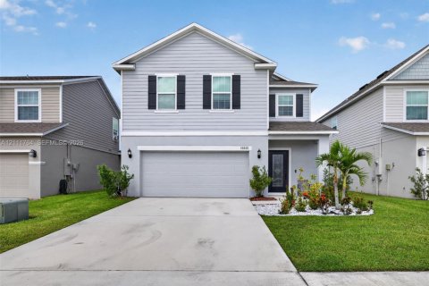 House in Port St. Lucie, Florida 4 bedrooms, 340.95 sq.m. № 2432870 - photo 2