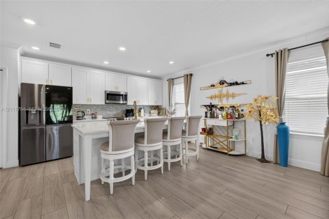 House in Port St. Lucie, Florida 4 bedrooms, 340.95 sq.m. № 2432870 - photo 8